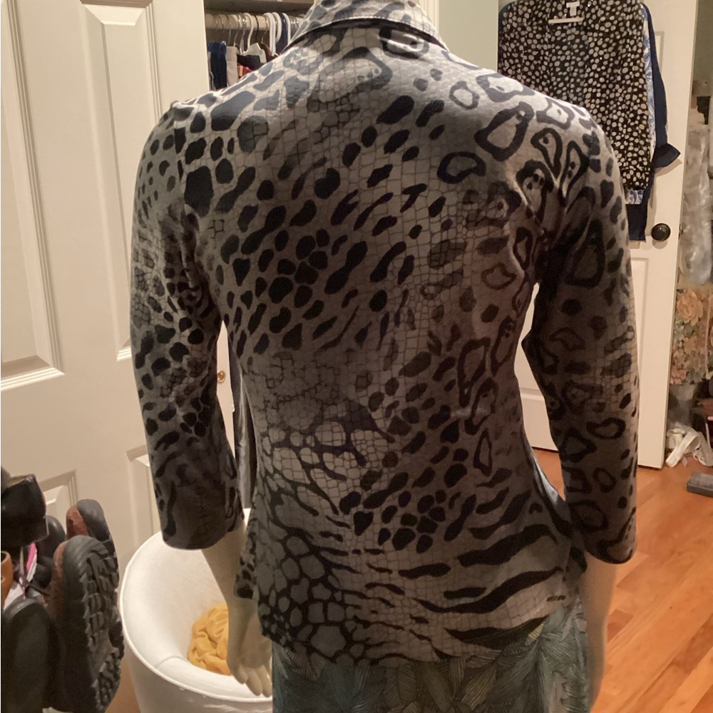 Laura Max Animal Print Ruffle Blouse - Picture 8 of 14